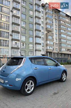 Хэтчбек Nissan Leaf 2012 в 
