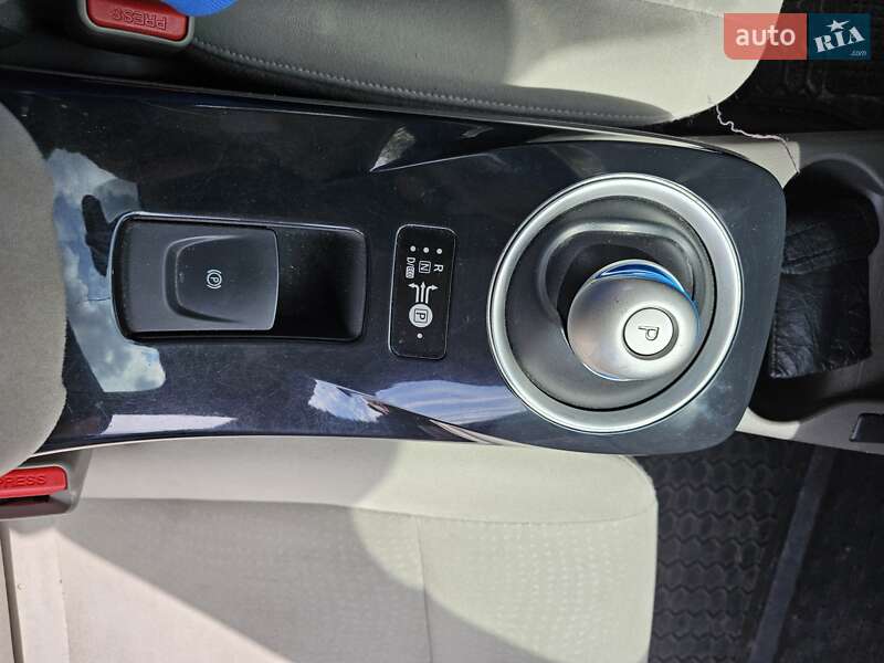 Хэтчбек Nissan Leaf 2011 в Киеве