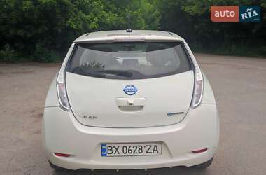 Хэтчбек Nissan Leaf 2012 в 