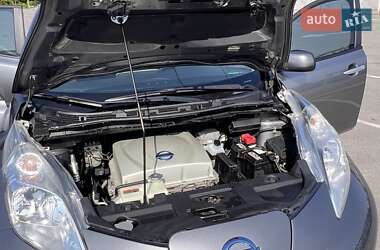 Хэтчбек Nissan Leaf 2015 в 