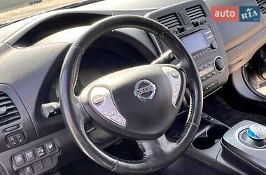 Хэтчбек Nissan Leaf 2015 в 