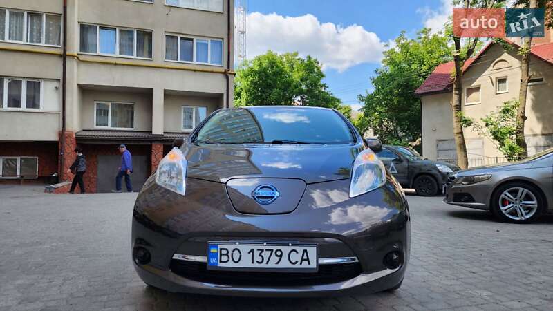 Хэтчбек Nissan Leaf 2015 в Ивано-Франковске