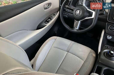 Хэтчбек Nissan Leaf 2018 в 