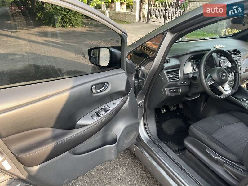 Хэтчбек Nissan Leaf 2018 в Умани