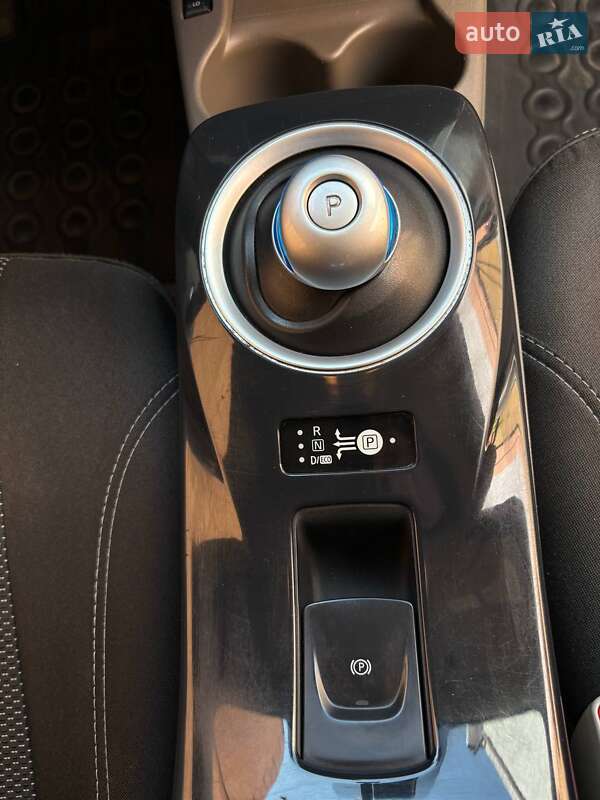 Хетчбек Nissan Leaf 2012 в Чернівцях