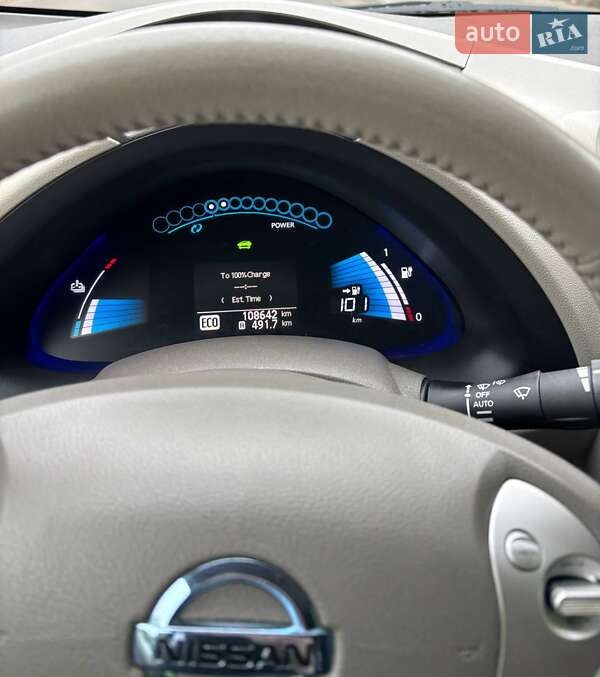 Хетчбек Nissan Leaf 2012 в Чернівцях