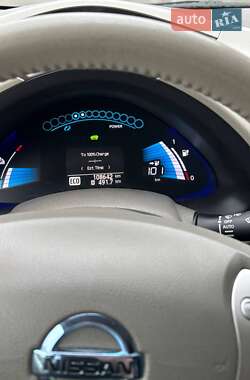Хэтчбек Nissan Leaf 2012 в 