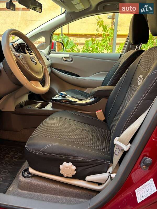 Хетчбек Nissan Leaf 2012 в Чернівцях