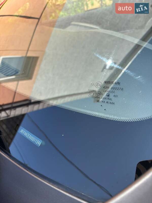 Хетчбек Nissan Leaf 2012 в Чернівцях