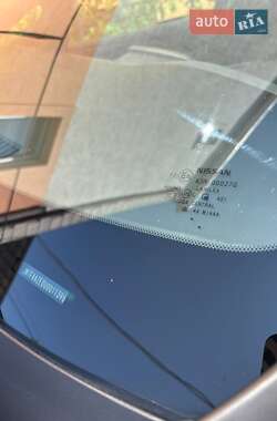 Хэтчбек Nissan Leaf 2012 в 
