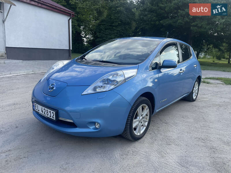 Хэтчбек Nissan Leaf 2012 в 