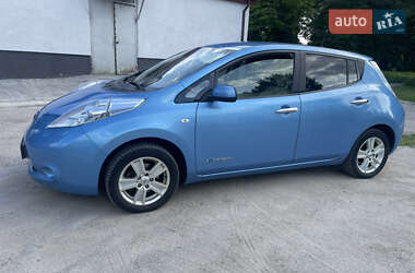 Хэтчбек Nissan Leaf 2012 в 