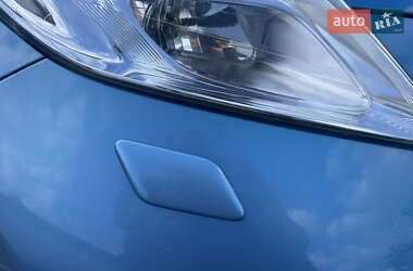 Хэтчбек Nissan Leaf 2012 в 