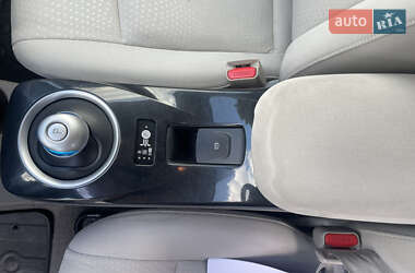 Хэтчбек Nissan Leaf 2012 в 