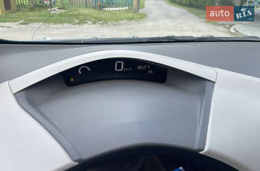 Хэтчбек Nissan Leaf 2012 в 