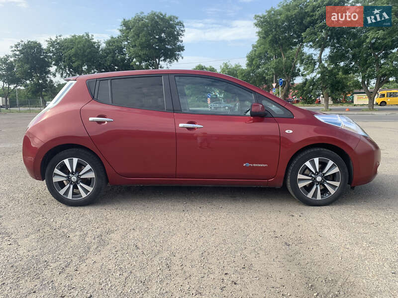 Хэтчбек Nissan Leaf 2017 в Южном