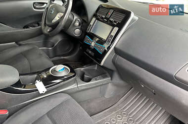 Хэтчбек Nissan Leaf 2015 в 