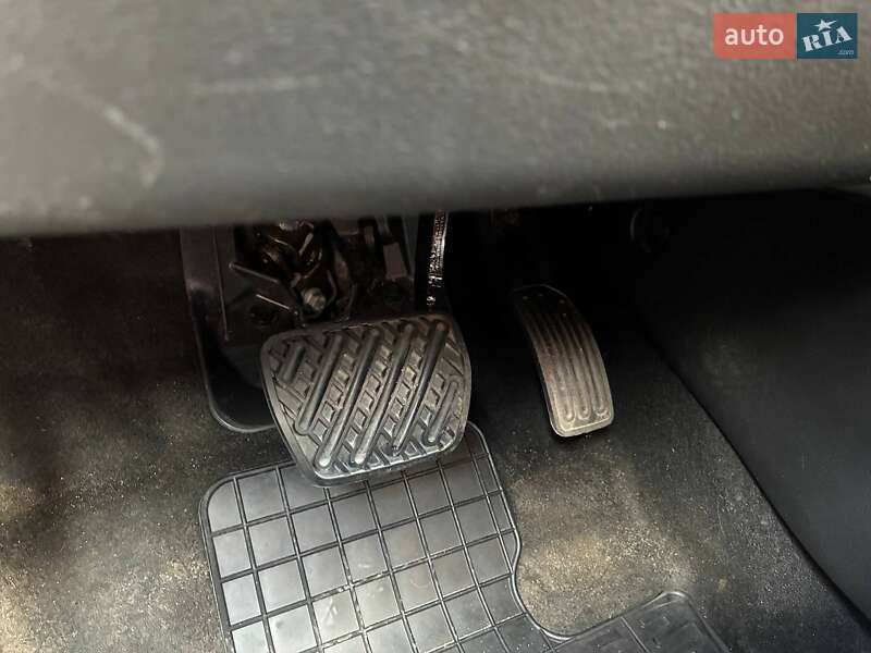 Хэтчбек Nissan Leaf 2016 в Житомире