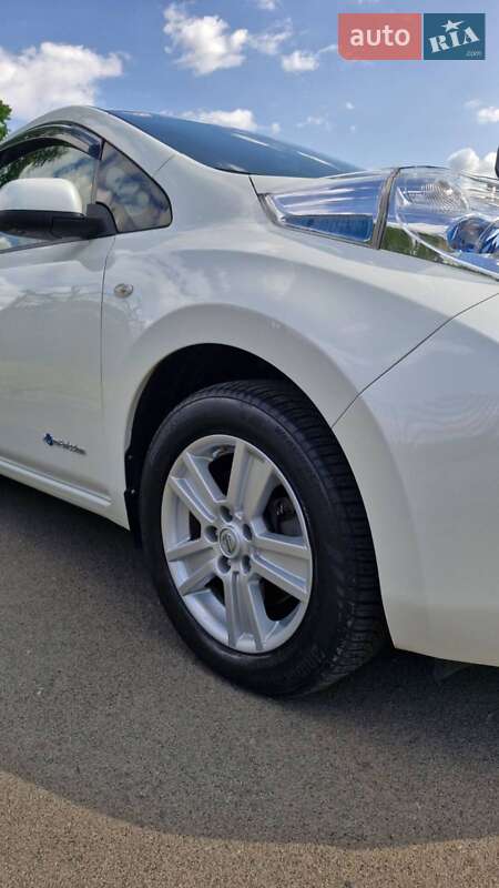 Хэтчбек Nissan Leaf 2015 в Черкассах