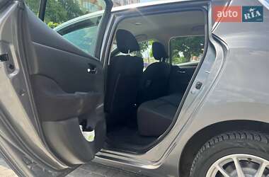 Хэтчбек Nissan Leaf 2013 в 
