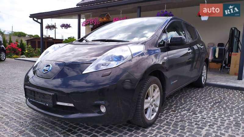 Хэтчбек Nissan Leaf 2012 в 