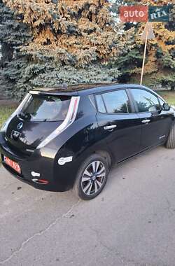 Хэтчбек Nissan Leaf 2013 в 