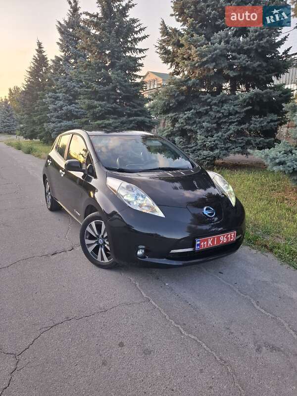 Хэтчбек Nissan Leaf 2013 в 