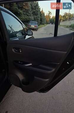 Хэтчбек Nissan Leaf 2013 в 