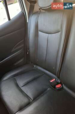 Хэтчбек Nissan Leaf 2013 в 