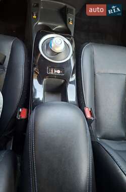 Хэтчбек Nissan Leaf 2013 в 