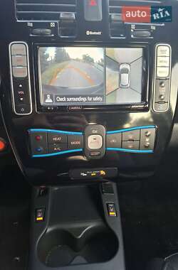 Хэтчбек Nissan Leaf 2013 в 