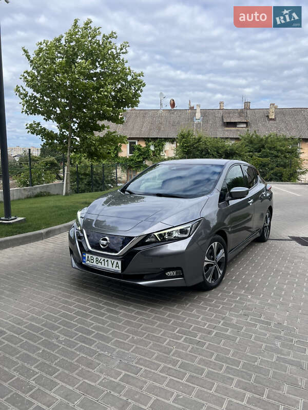 Хэтчбек Nissan Leaf 2021 в 