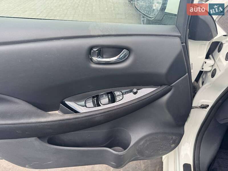 Хэтчбек Nissan Leaf 2018 в Львове