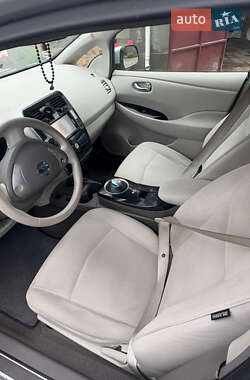 Хэтчбек Nissan Leaf 2012 в 