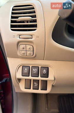 Хэтчбек Nissan Leaf 2012 в 