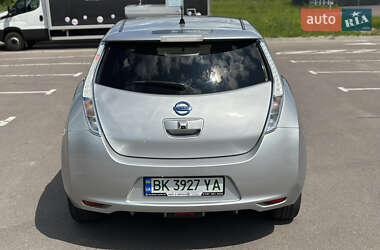 Хэтчбек Nissan Leaf 2012 в 