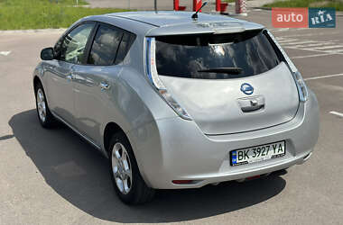 Хэтчбек Nissan Leaf 2012 в 