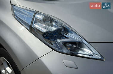 Хэтчбек Nissan Leaf 2012 в 