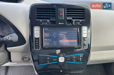 Хэтчбек Nissan Leaf 2012 в 