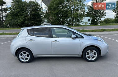 Хэтчбек Nissan Leaf 2012 в 