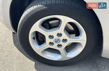 Хэтчбек Nissan Leaf 2012 в 