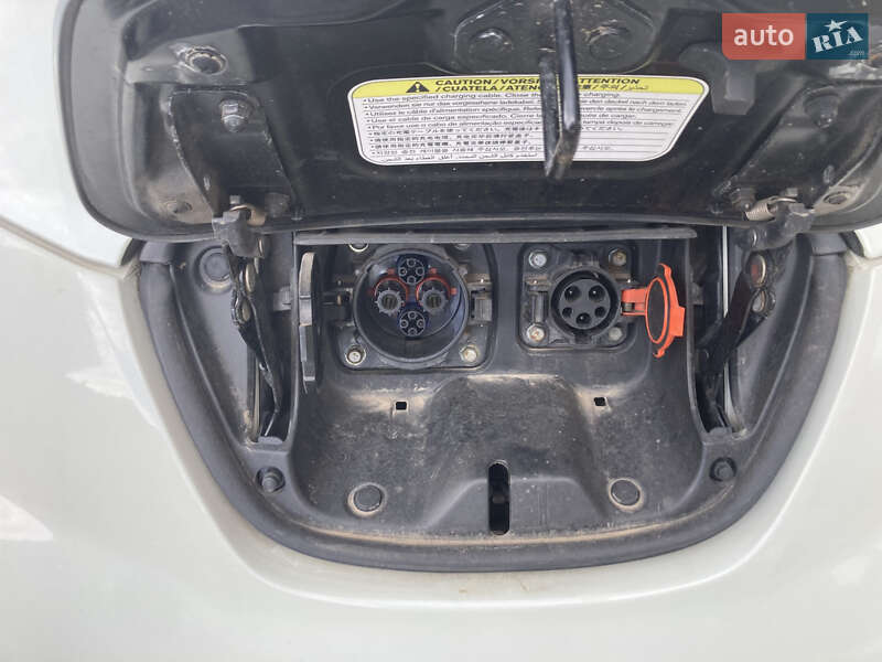 Хэтчбек Nissan Leaf 2012 в Виннице