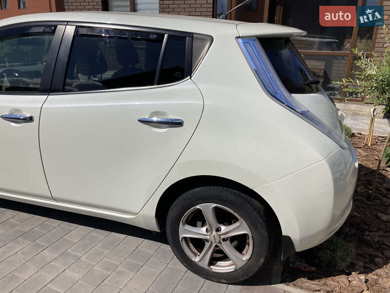 Хэтчбек Nissan Leaf 2012 в Виннице