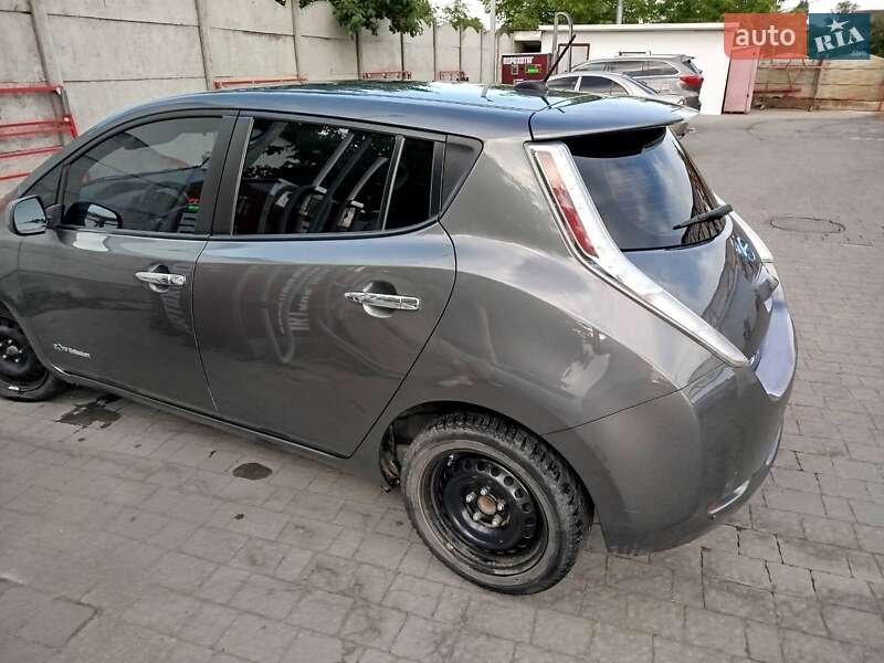 Хэтчбек Nissan Leaf 2016 в Ивано-Франковске