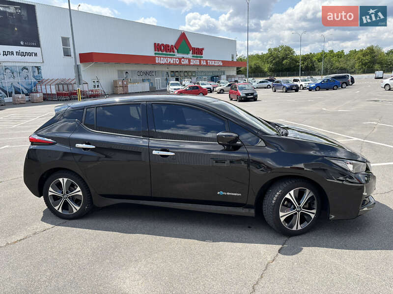 Хэтчбек Nissan Leaf 2018 в Днепре