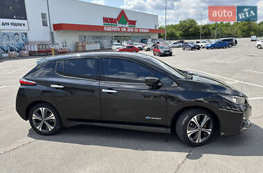 Хэтчбек Nissan Leaf 2018 в 