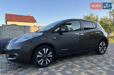 Хэтчбек Nissan Leaf 2015 в 