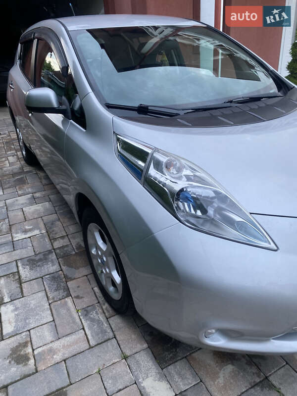 Хетчбек Nissan Leaf 2013 в Заставній