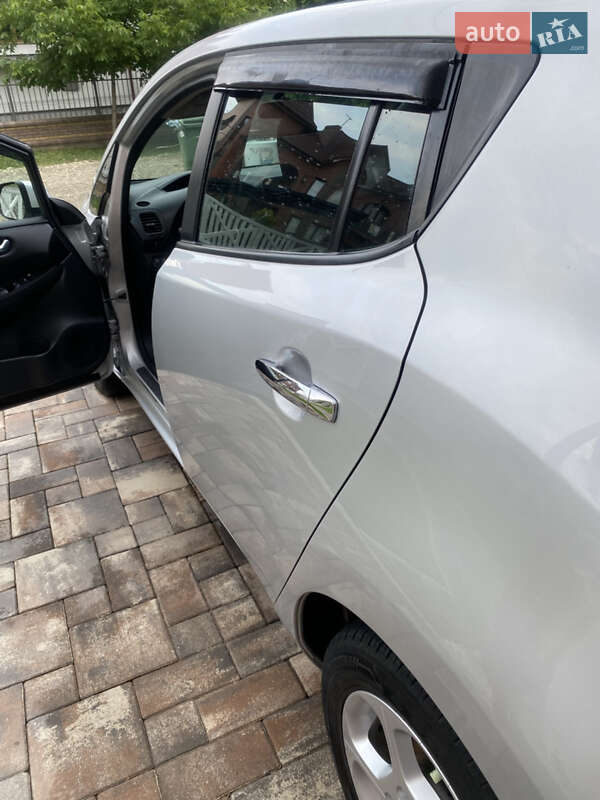 Хетчбек Nissan Leaf 2013 в Заставній