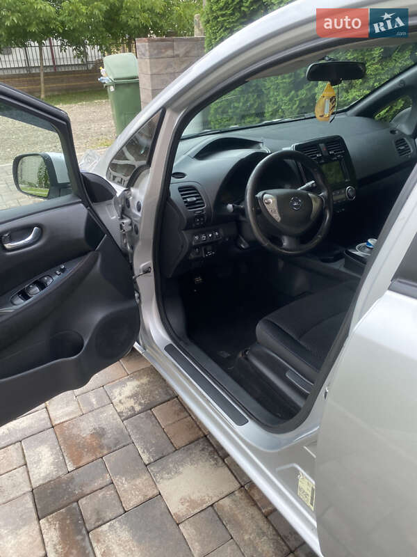 Хетчбек Nissan Leaf 2013 в Заставній